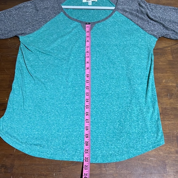Gently loved “I’m in love with Derek plus” 3/4 sleeve turquoise and gray shirt. - Picture 10 of 11